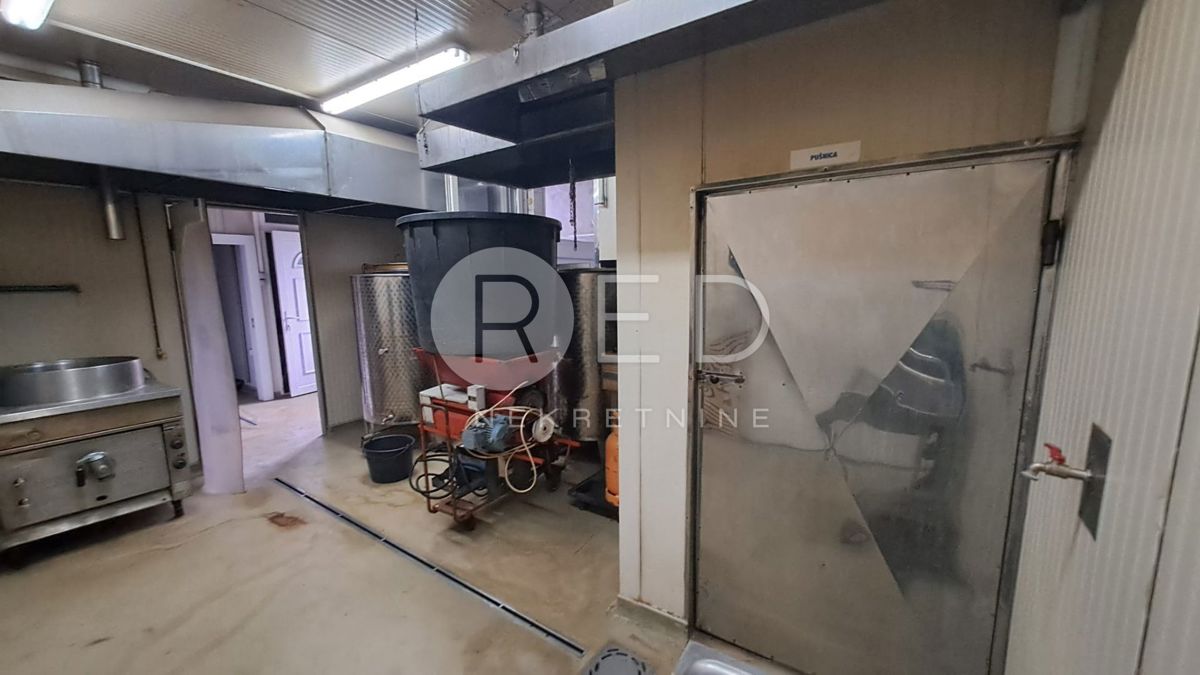 Locaux commerciaux À vendre - POŽEŠKO-SLAVONSKA POŽEGA