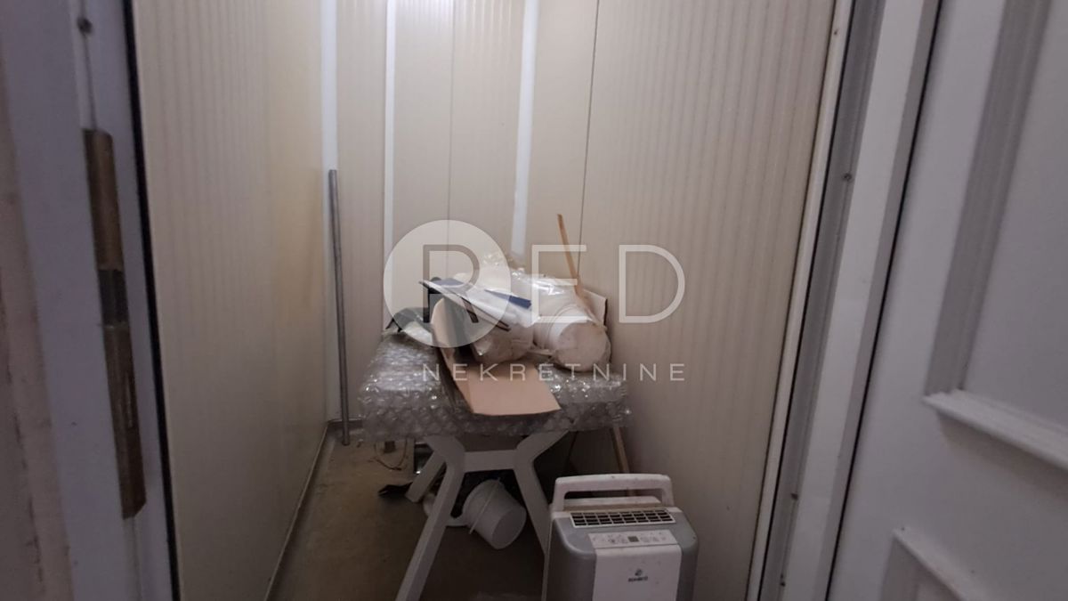 Locaux commerciaux À vendre - POŽEŠKO-SLAVONSKA POŽEGA