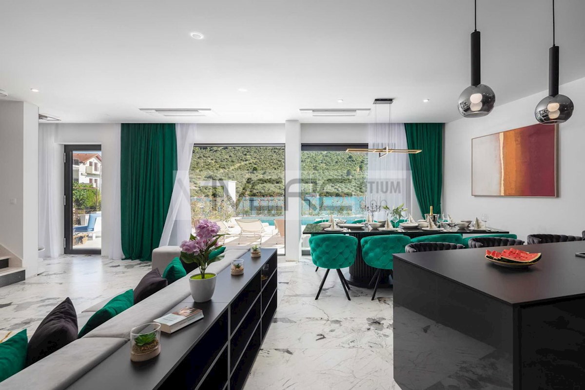 Maison À vendre - ŠIBENSKO-KNINSKA ROGOZNICA