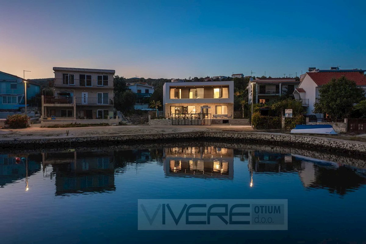 Maison À vendre - ŠIBENSKO-KNINSKA ROGOZNICA