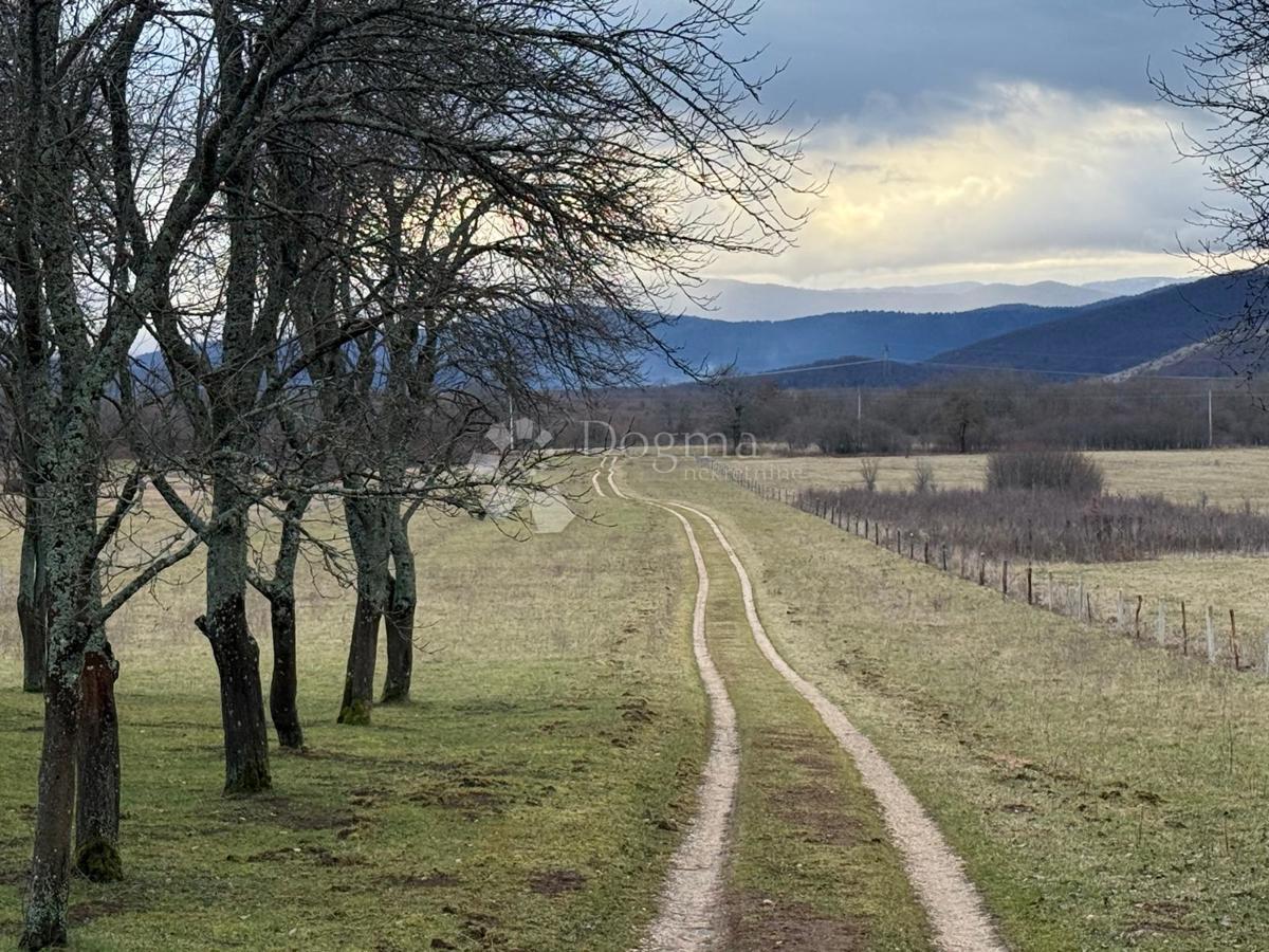 Hiša Na predaj - LIČKO-SENJSKA OTOČAC