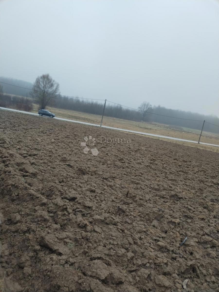 Pozemok Na predaj - KARLOVAČKA KARLOVAC