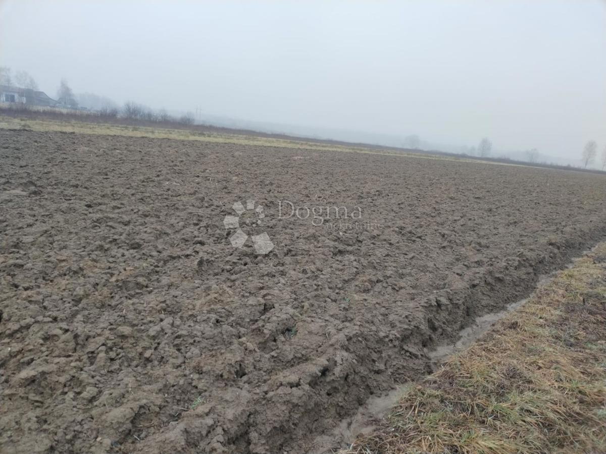 Pozemok Na predaj - KARLOVAČKA KARLOVAC