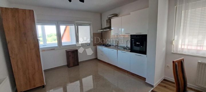 Casa in vendita 261 m² – Čepin