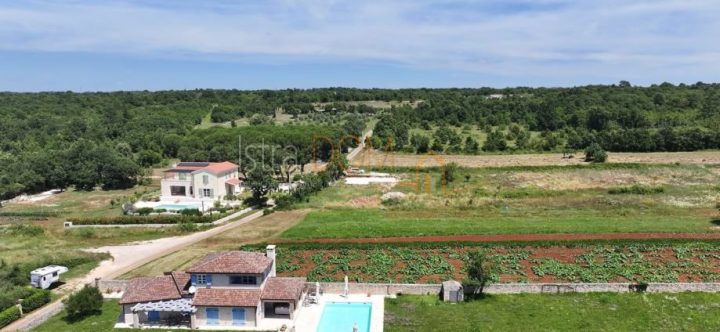 Zemljište na prodaju 1592 m² – Svetvinčenat