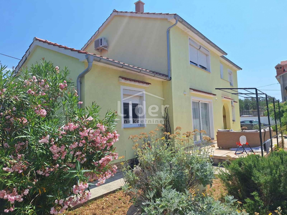 Kuća Na prodaju RAB
