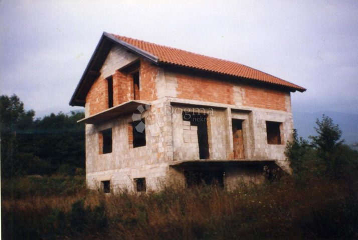 Hiša Na predaj DONJI LAPAC