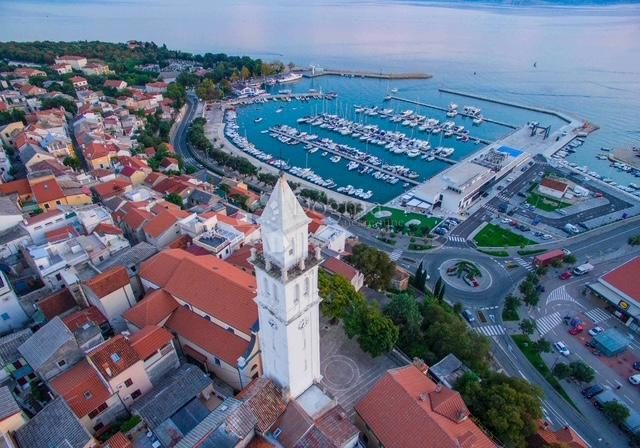 Poslovni prostori za najem 250 m² – Novi Vinodolski