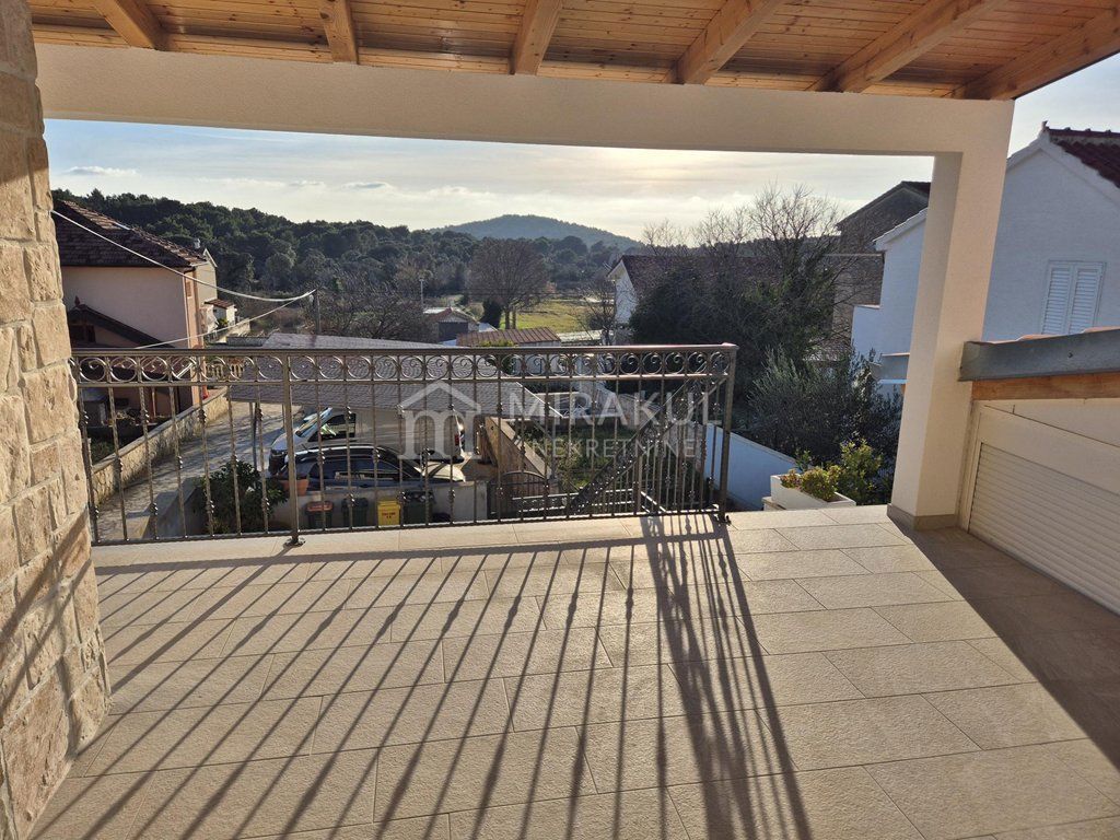 Maison À louer - ŠIBENSKO-KNINSKA MURTER