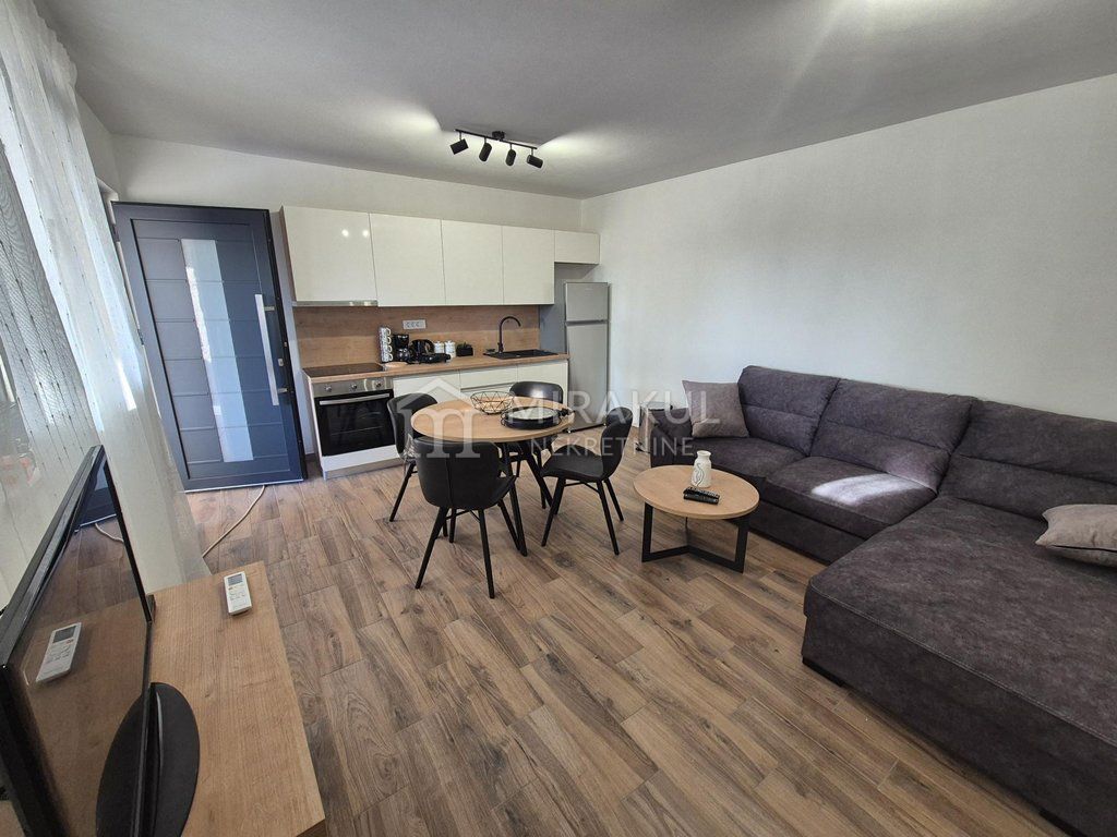 Maison À louer - ŠIBENSKO-KNINSKA MURTER