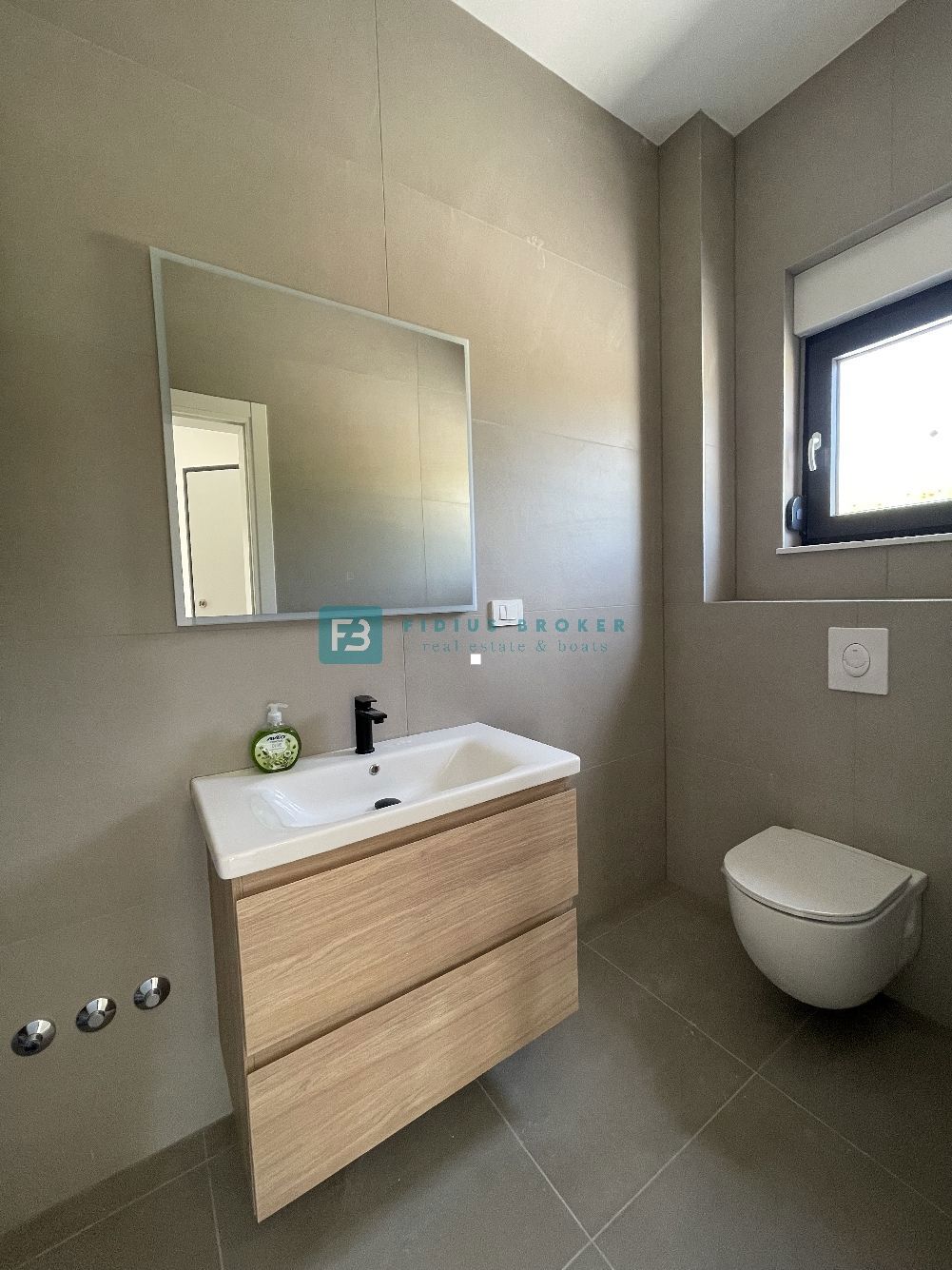 House For sale - ŠIBENSKO-KNINSKA VODICE