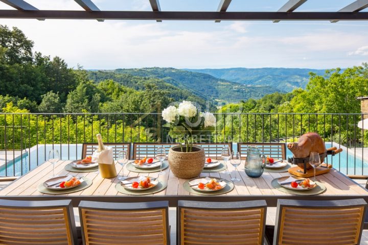 Casa in vendita 250 m² – Pazin