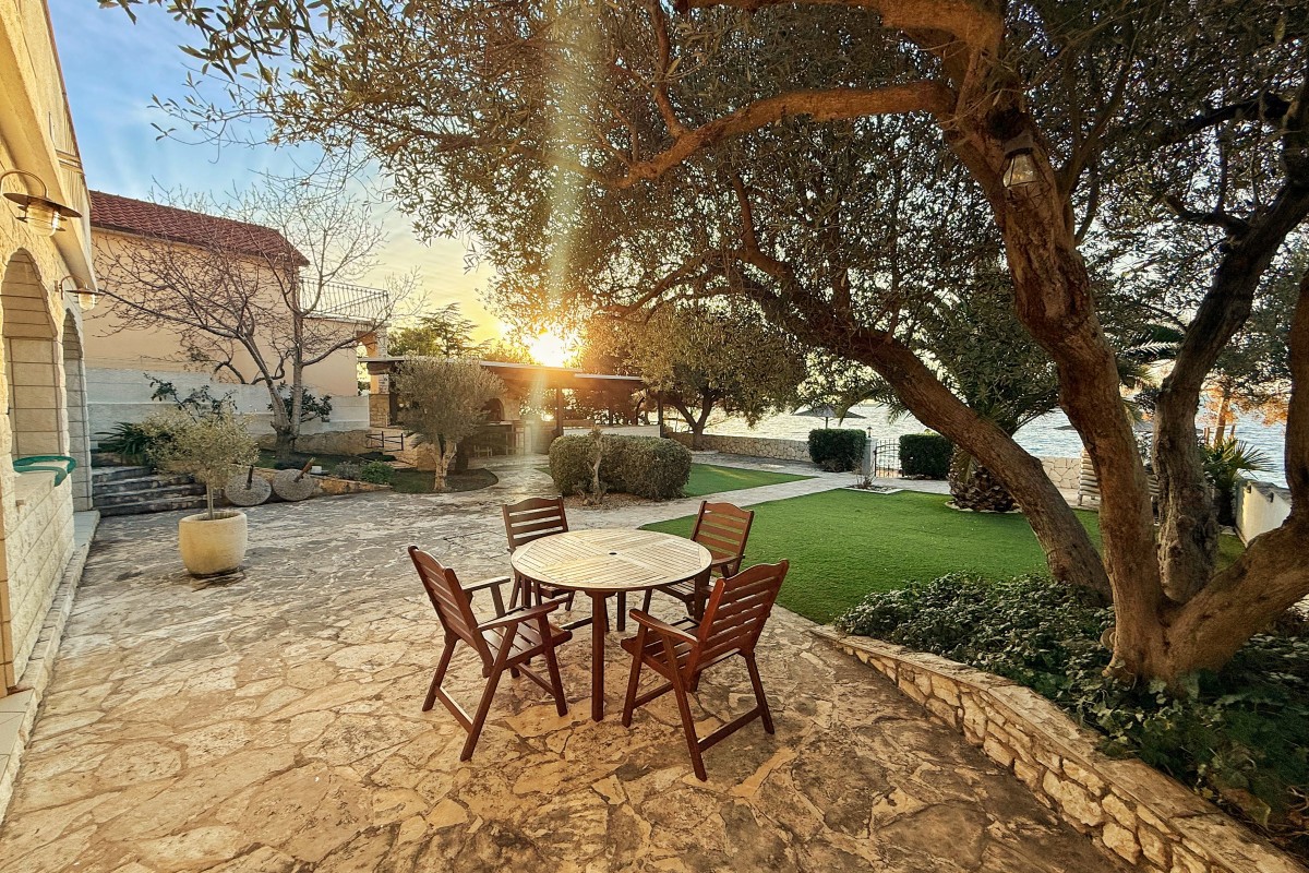 Hiša Na predaj - ŠIBENSKO-KNINSKA ŠIBENIK