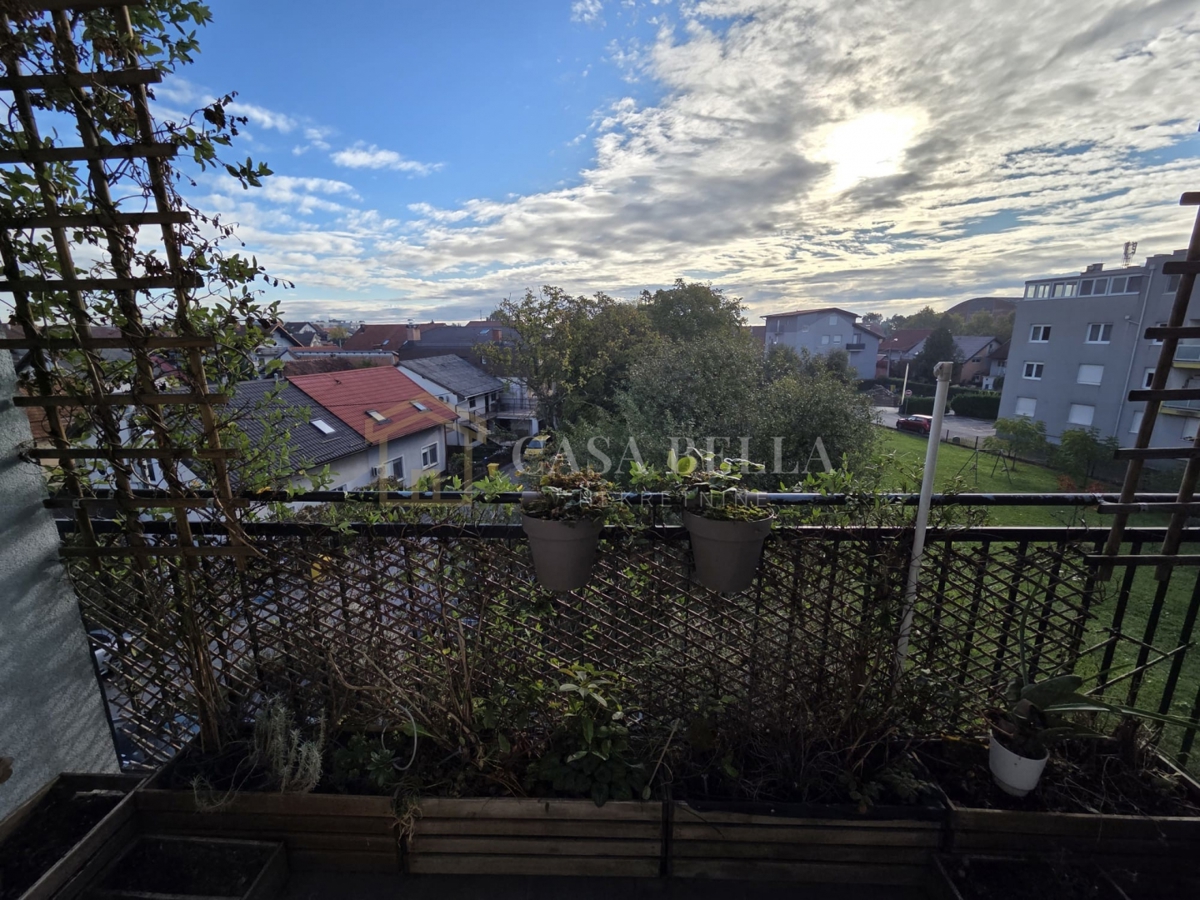 Mieszkanie Na sprzedaż - GRAD ZAGREB ZAGREB