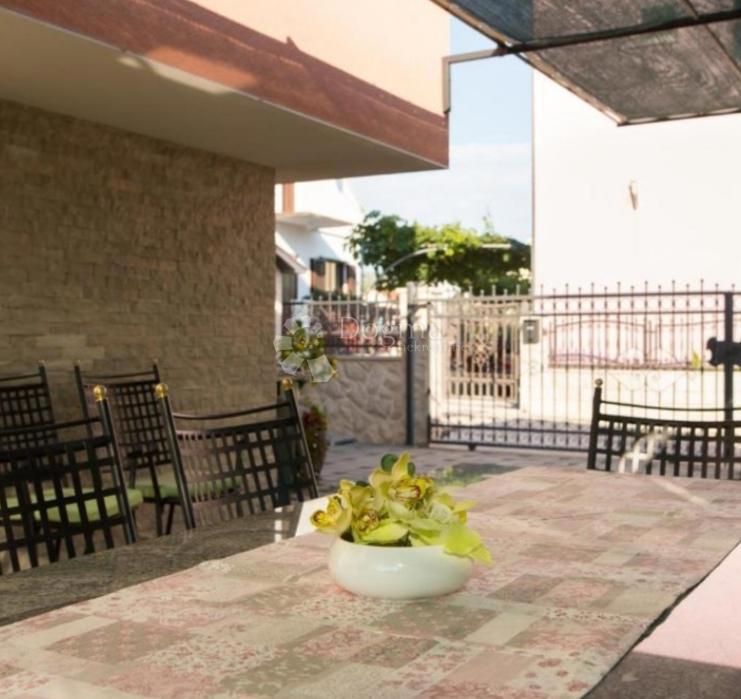 Apartment Zu verkaufen - ŠIBENSKO-KNINSKA ROGOZNICA