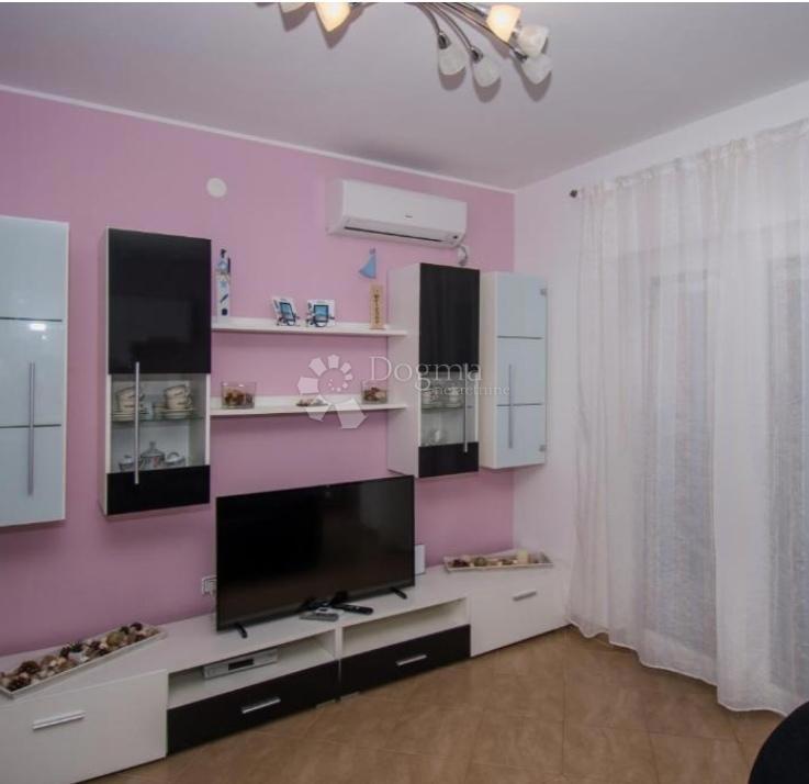 Apartment Zu verkaufen - ŠIBENSKO-KNINSKA ROGOZNICA