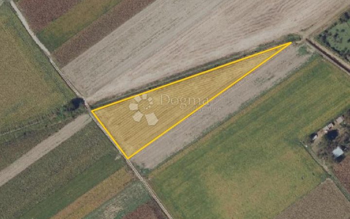 Terreno in vendita 10051 m² – Osijek
