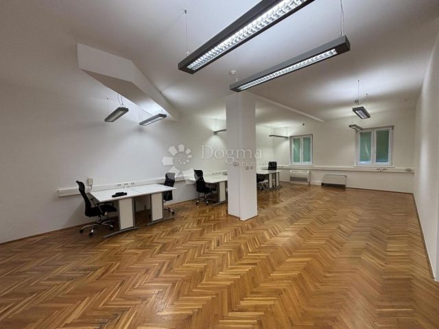 Lokal użytkowy do wynajęcia 86 m² – Rijeka