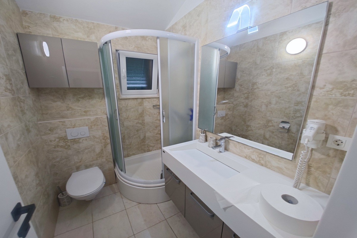 Casa In vendita - ŠIBENSKO-KNINSKA ROGOZNICA