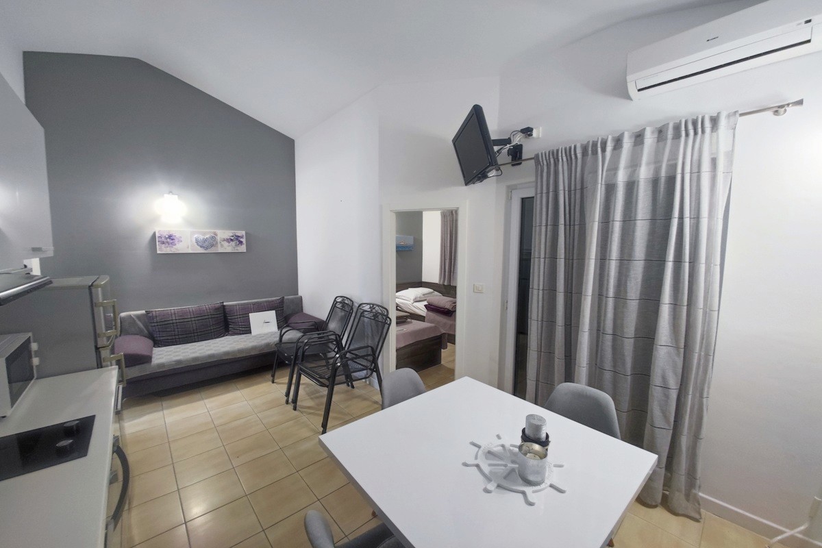 Casa In vendita - ŠIBENSKO-KNINSKA ROGOZNICA