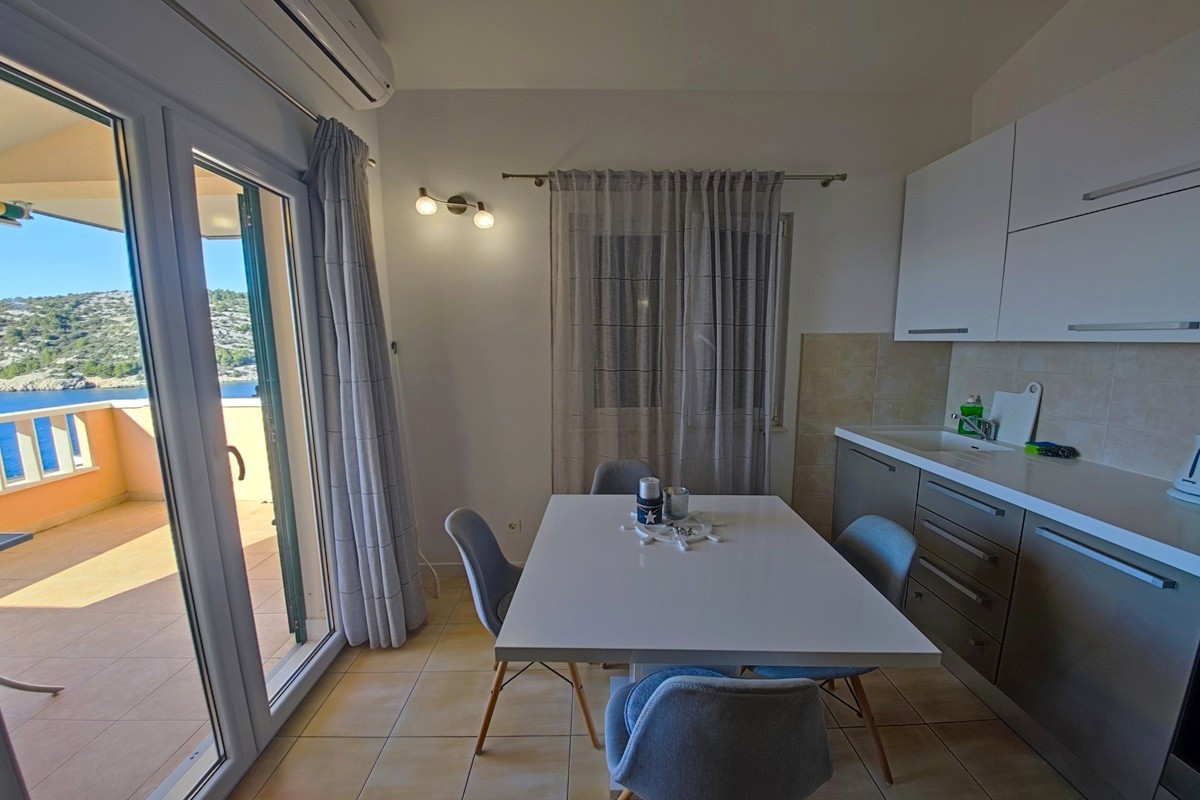 Casa In vendita - ŠIBENSKO-KNINSKA ROGOZNICA