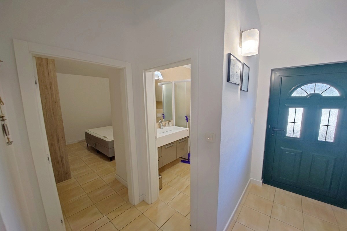 Casa In vendita - ŠIBENSKO-KNINSKA ROGOZNICA