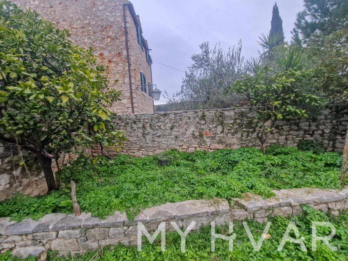 House For sale - SPLITSKO-DALMATINSKA JELSA