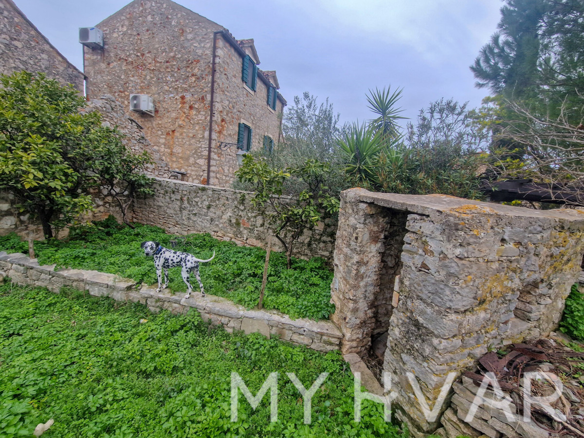 House For sale - SPLITSKO-DALMATINSKA JELSA