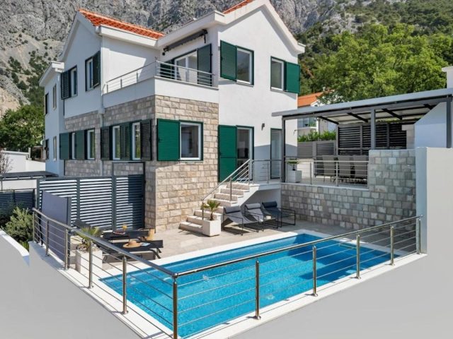 Hiša na predaj 339 m² – Baška Voda