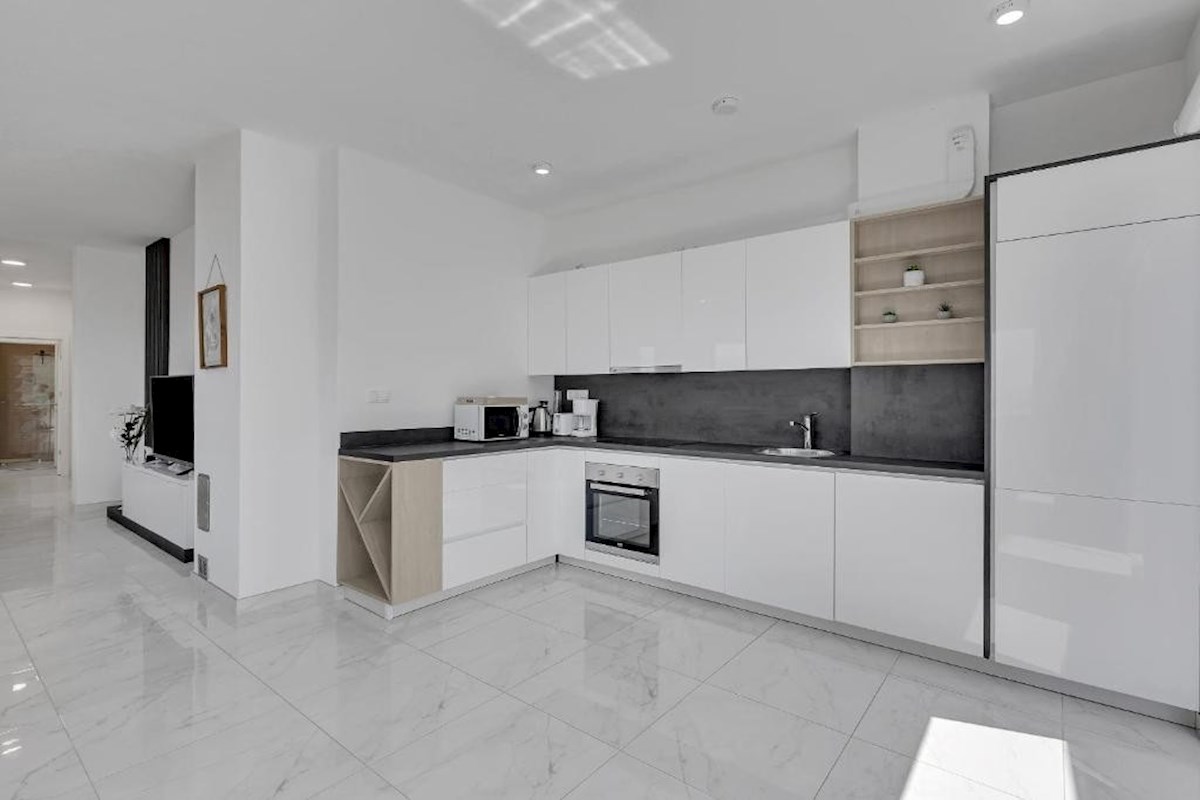 House For sale - SPLITSKO-DALMATINSKA BAŠKA VODA