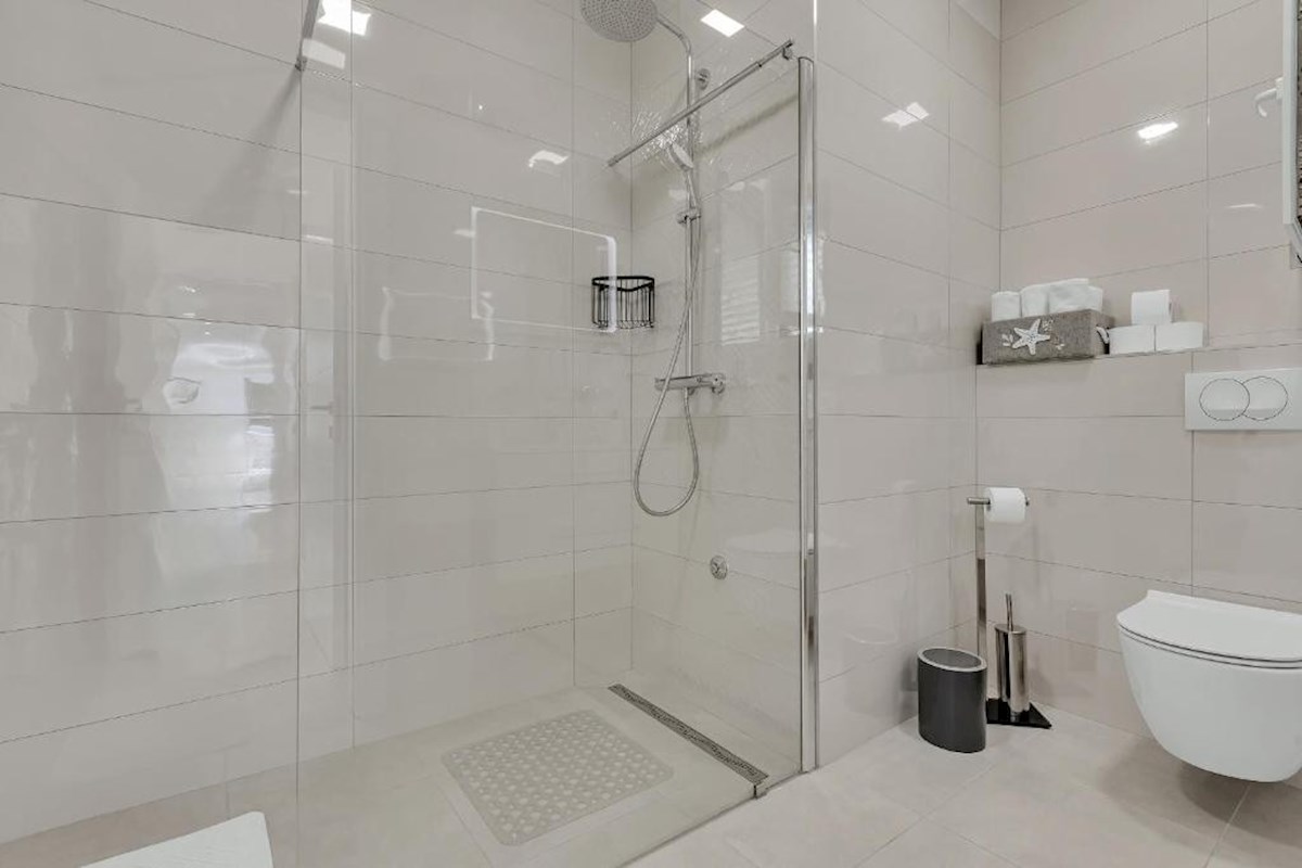 House For sale - SPLITSKO-DALMATINSKA BAŠKA VODA