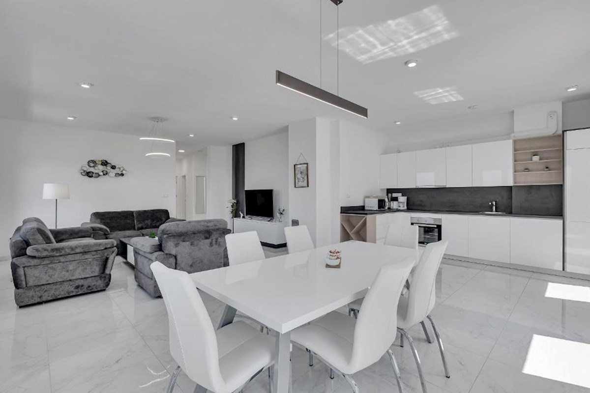 House For sale - SPLITSKO-DALMATINSKA BAŠKA VODA