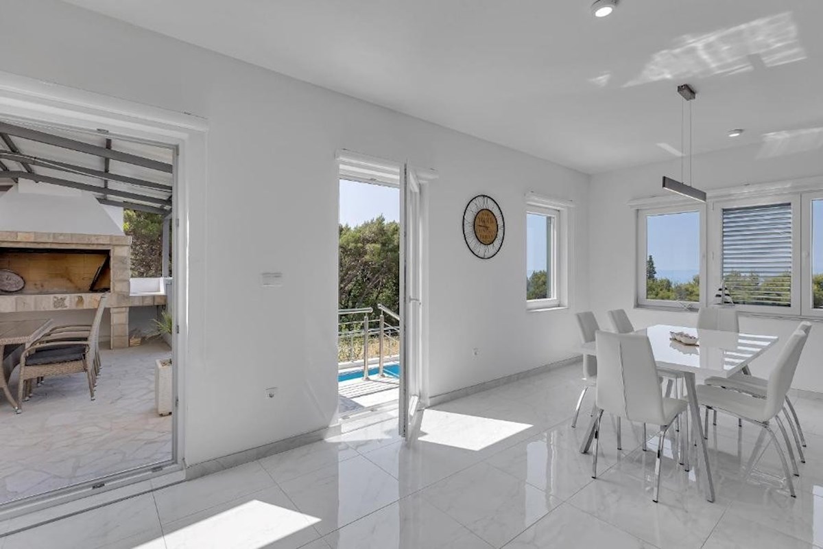 House For sale - SPLITSKO-DALMATINSKA BAŠKA VODA