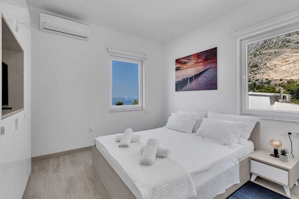House For sale - SPLITSKO-DALMATINSKA BAŠKA VODA