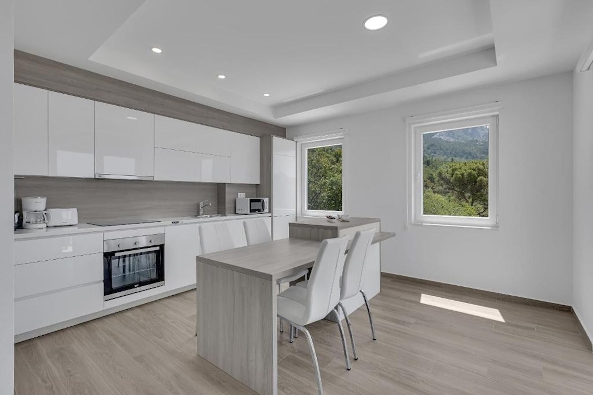House For sale - SPLITSKO-DALMATINSKA BAŠKA VODA