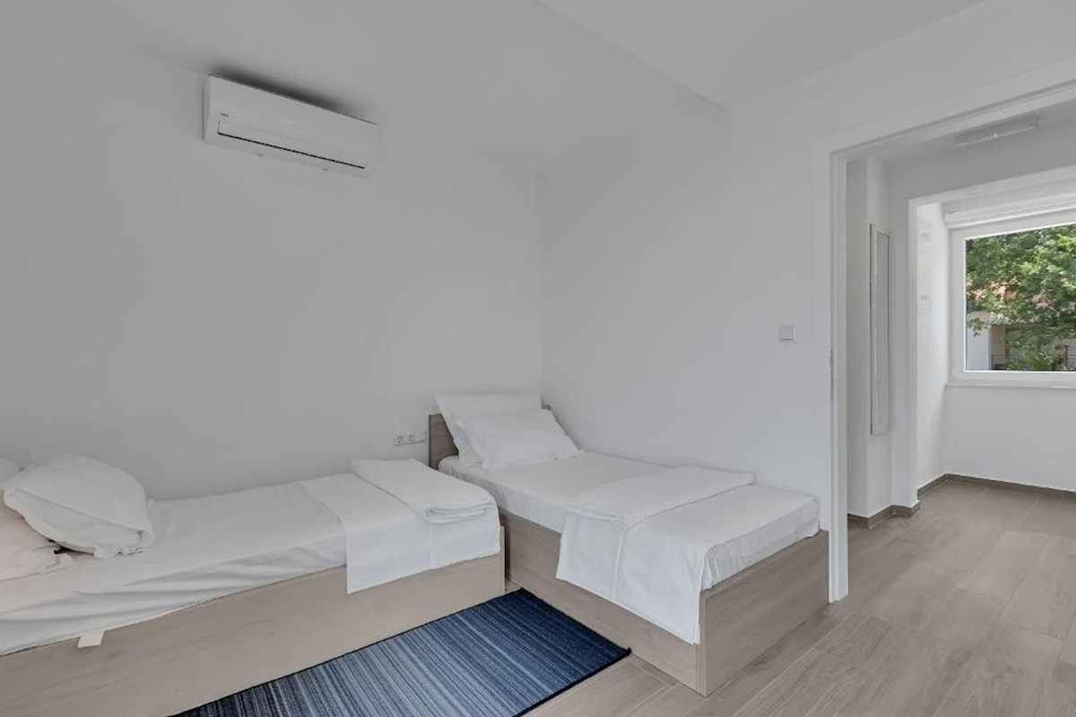 House For sale - SPLITSKO-DALMATINSKA BAŠKA VODA