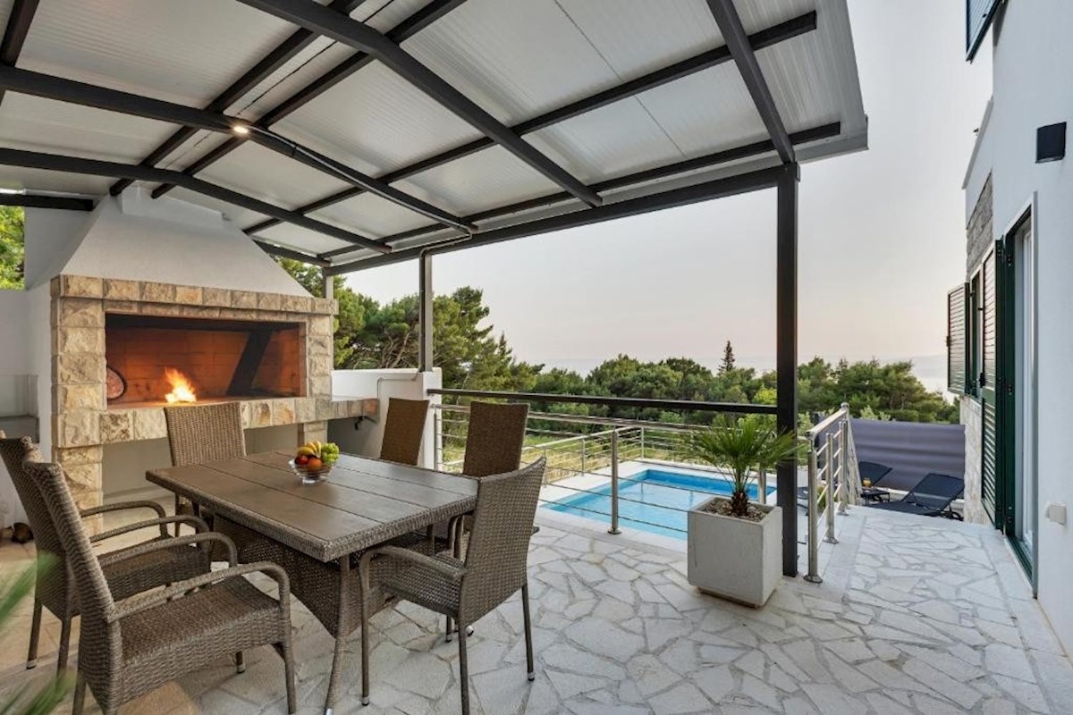 House For sale - SPLITSKO-DALMATINSKA BAŠKA VODA