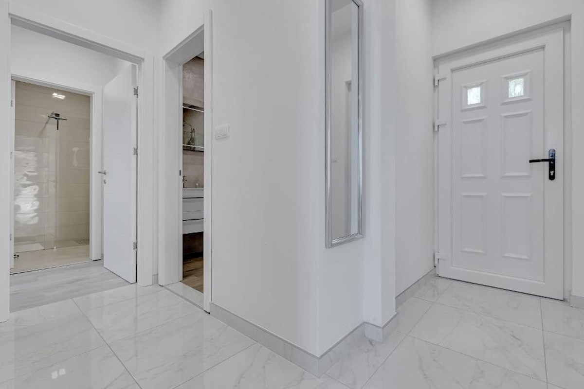 House For sale - SPLITSKO-DALMATINSKA BAŠKA VODA