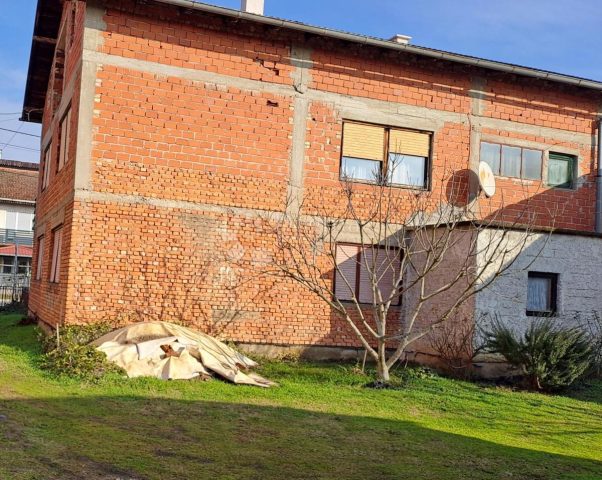 House for sale 257 m² – Sisak