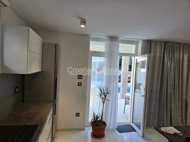 Appartement À louer - Splitsko-dalmatinska Split - foto 2/8