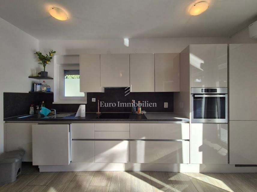 Apartma Na predaj - LIČKO-SENJSKA NOVALJA
