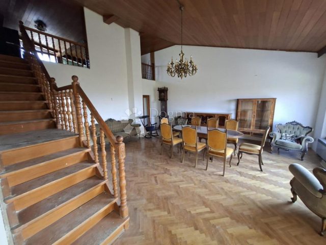 Casa in vendita 400 m² – Sisak