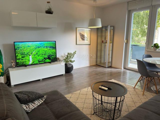 Apartmán k pronájmu 65 m² – Pula