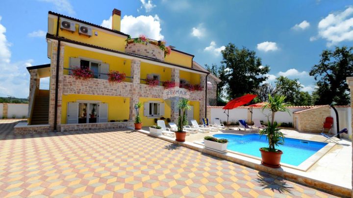 Casa in vendita 490 m² – Višnjan