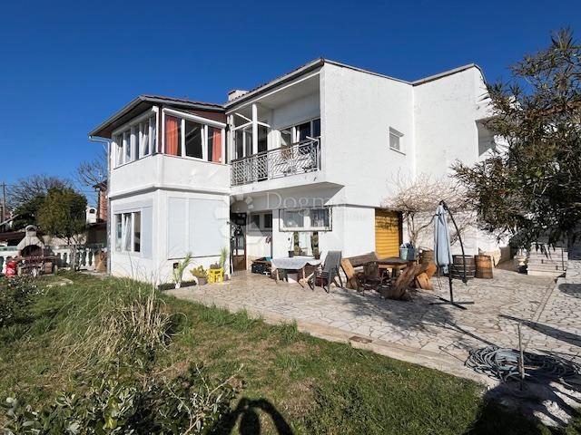 Kuća na prodaju 230 m² – Crikvenica