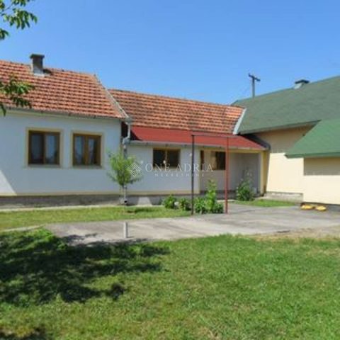 Hiša na predaj 200 m² – Trpinja