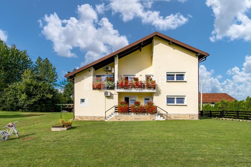 Maison À vendre - KARLOVAČKA RAKOVICA