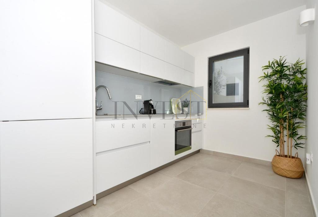 Haus Zu verkaufen - ŠIBENSKO-KNINSKA ROGOZNICA