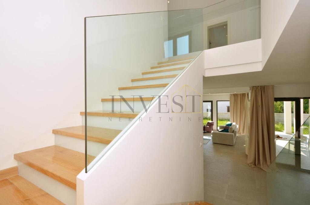 Haus Zu verkaufen - ŠIBENSKO-KNINSKA ROGOZNICA