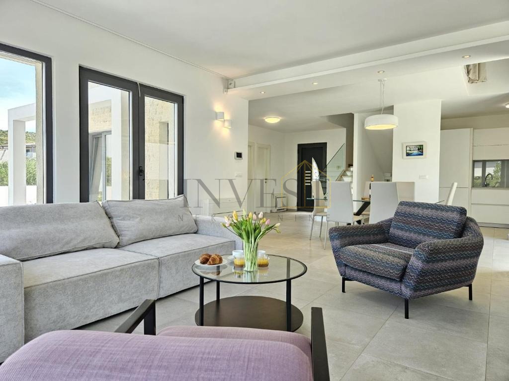 Haus Zu verkaufen - ŠIBENSKO-KNINSKA ROGOZNICA